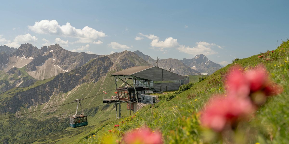 Einfahrt der Gipfelbahn