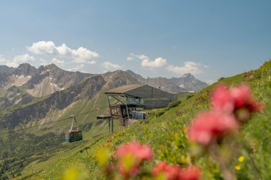 Einfahrt der Gipfelbahn