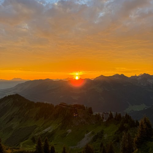 Bergfahrt mit der Sonne