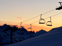 Sonnenaufgang an der Zweiländerbahn