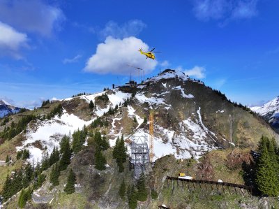 Baustelle WHB mit Stütze 2, Kran und Heli