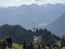 Blick zur Stütze 2 mit Kran