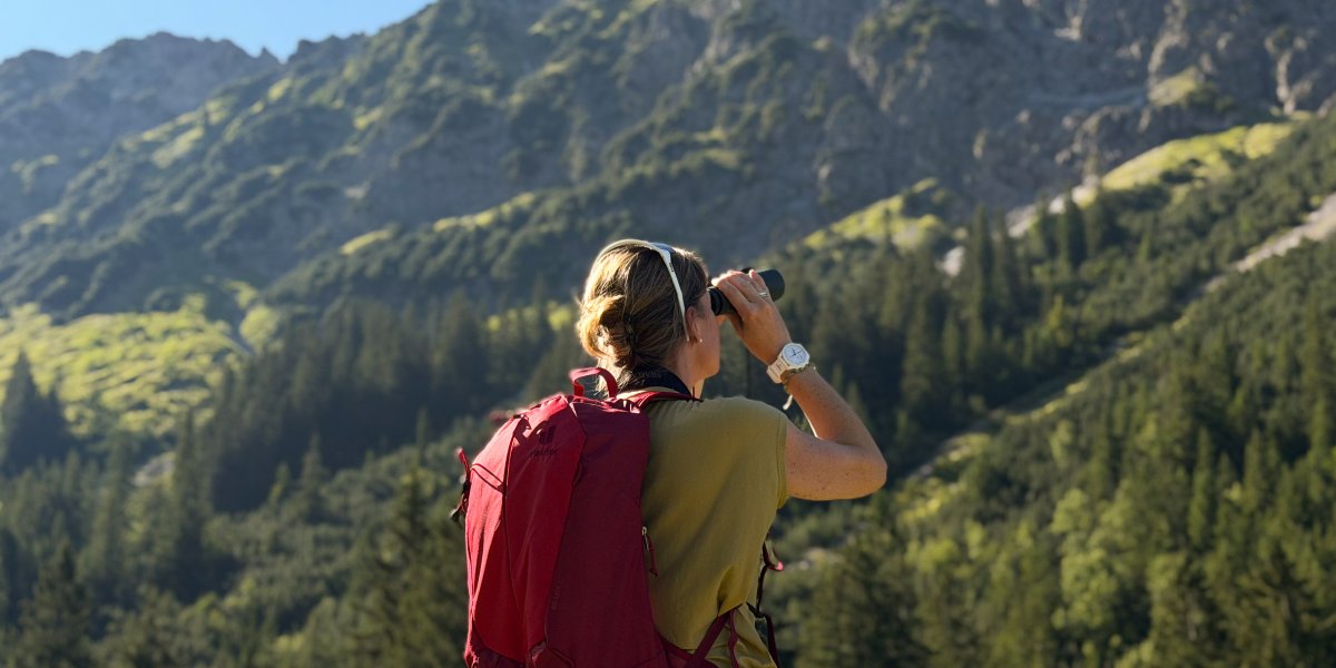 Blick durch das Fernglas