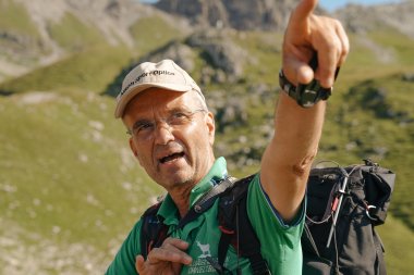 Oliver Scherm zeigt