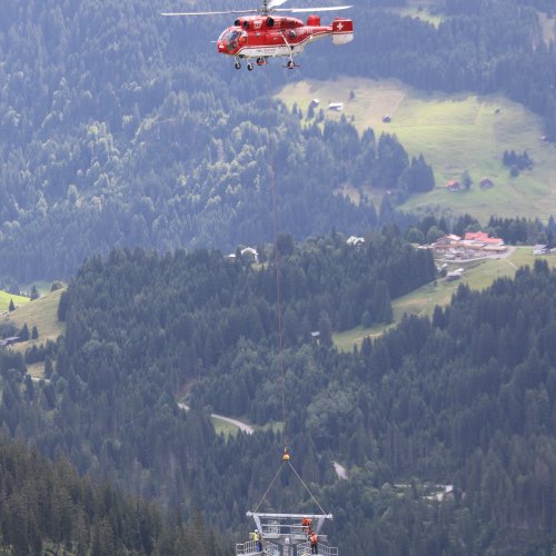 Montage der Querhäupter an einer Stütze der Ifen II