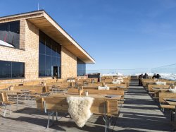 Terrasse mit Bergstation