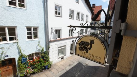 Old Kings Schild Draußen