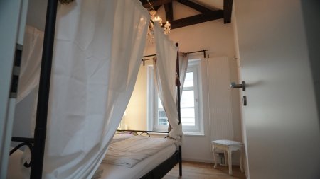 Himmelbett im King of Dreams im Old Kings Hostel
