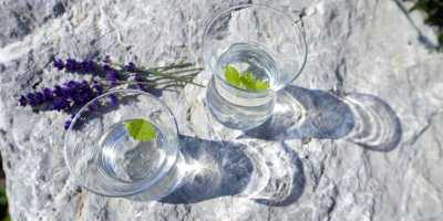 Mineralwasser mit Kräuter Mineralwasser mit Kräuter