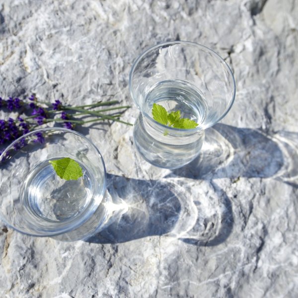 Mineralwasser mit Kräuter