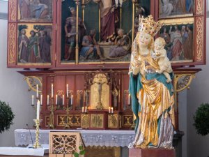 Hochaltar und Schöne Oberstdorferin