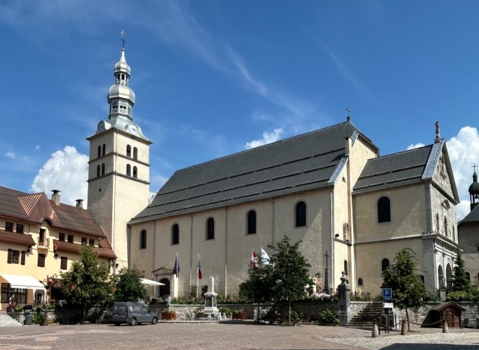 Megeve - Pfarrkirche Johannes der Täufer Außenansicht