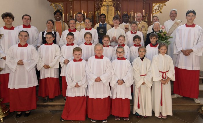 2025-09-21 Oberstdorf St Johannes Baptist - Verabschiedung Pater Raja Begruessung Pater Xaver Sr Lucita 60 jaehrige Profess