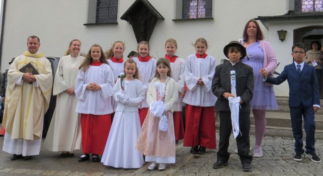Erstkommunion Schöllang 1904026 Gruppenbild Rybniker