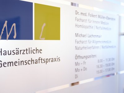 Eingang der Hausärztlichen Gemeinschaftspraxis