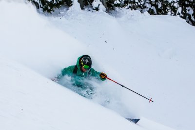 Last Frontier Bell 2 - Skifahrer im Glück