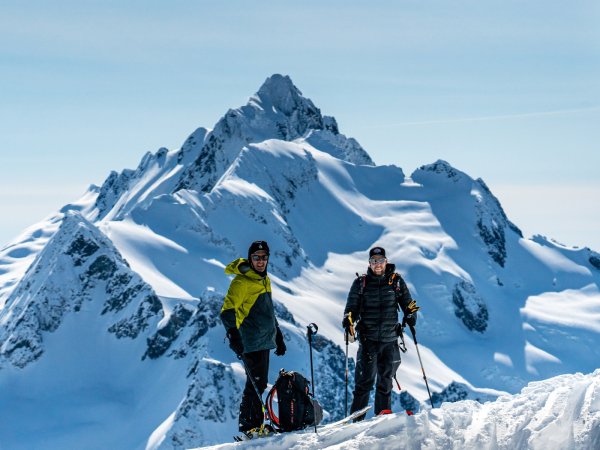 Phantom Heli-Skiing
