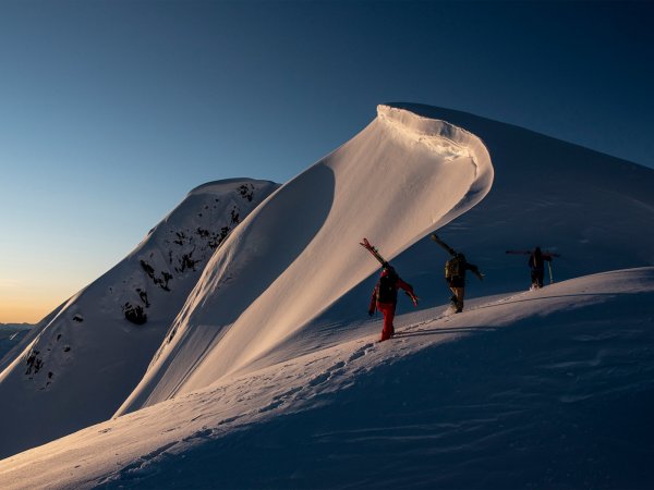 Phantom Heli-Skiing
