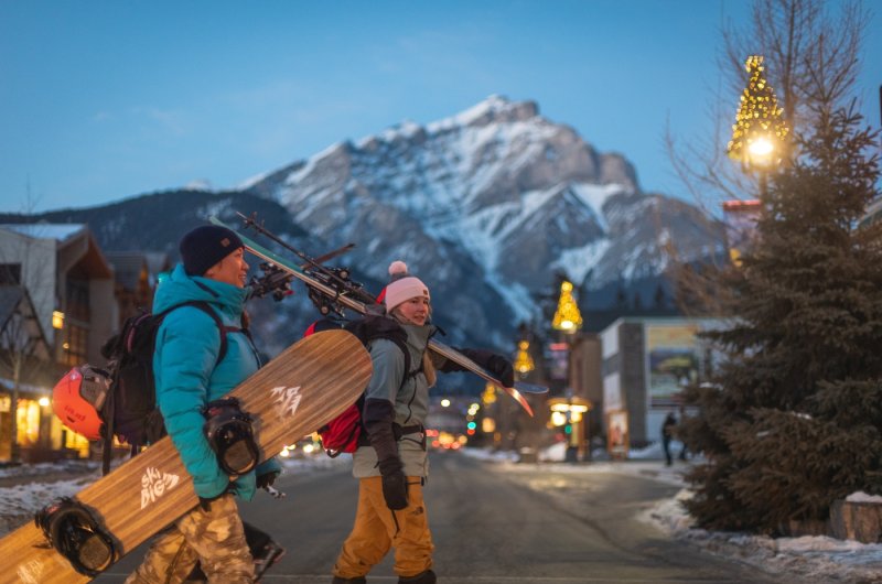 Banff Ort mit Snowboardern