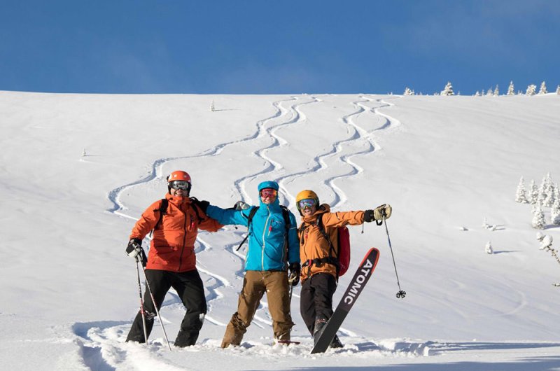 Heliskiing-Canada-MWHS-Skigruppe-nach-der-Abfahrt