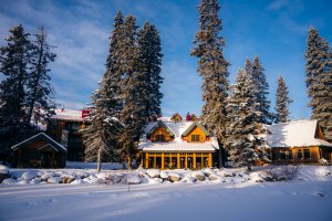 Post Hotel Lake Louise Winter