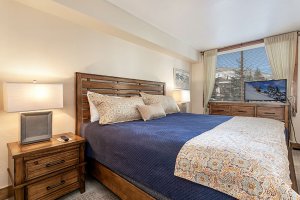 301-king-bedroom-2-2017