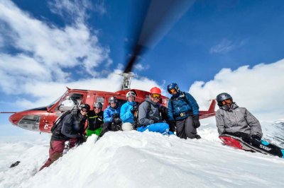 Gruppe bei Tyax Heli-Skiing