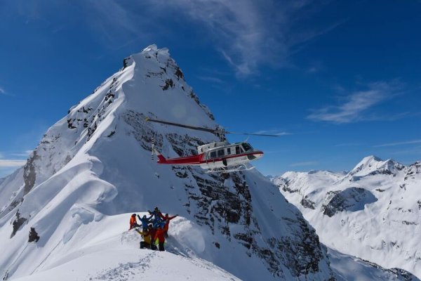 CMH Heli-Skiing