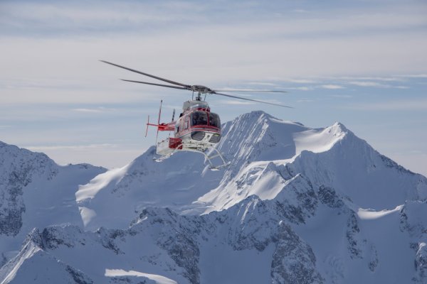 CMH Heli-Skiing