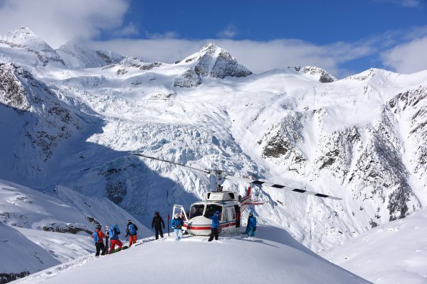 CMH Heli-Skiing