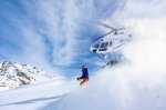 Heli und Skifahrer im Kaukasus