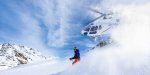 Heli und Skifahrer im Kaukasus