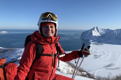 Heli-Skiing mit Blick auf den Pazifik