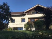 A) Haus Außenansicht