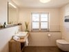Bad mit Dusche und WC