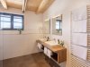 Bad mit Dusche und WC