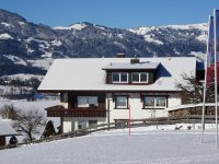 unser Haus im Winter -loipe direkt am Haus