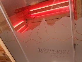 Blick in die Kräutersauna