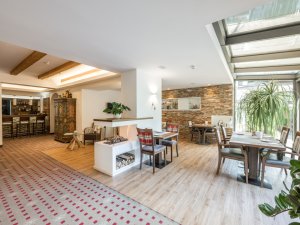 Lobby mit Wintergarten
