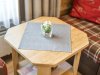 Tisch im Doppelzimmer Alpin