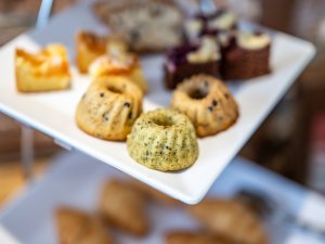 Süße Stückchen am Buffet