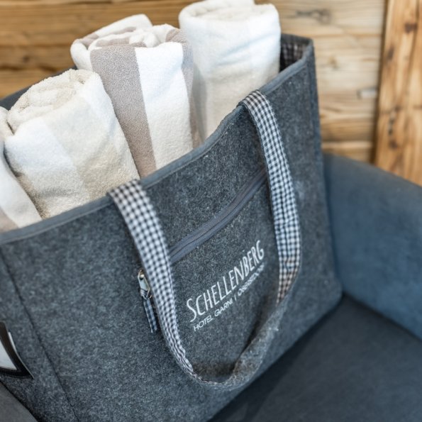 Wellnesstasche mit Saunatüchern