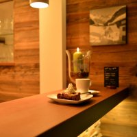 Kaffee und Kuchen an der Cafébar