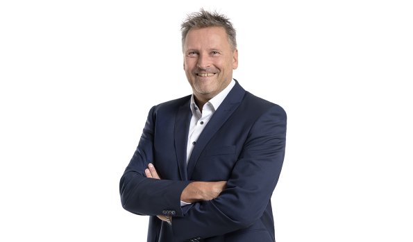 Christian 1600x941 Px