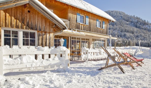 Im Liegestuhl die Winterlandschaft genießen