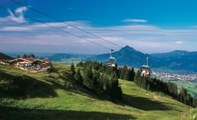 Bergbahn im Sommer