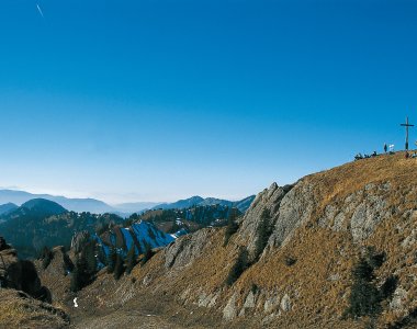 Tolle Aussicht am Gipfelkreuz im Allgäu