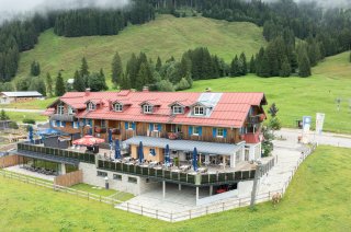 Hausansicht im Sommer