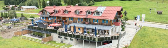 Hausansicht im Sommer