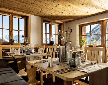 Heimelige Gaststube in Faschina